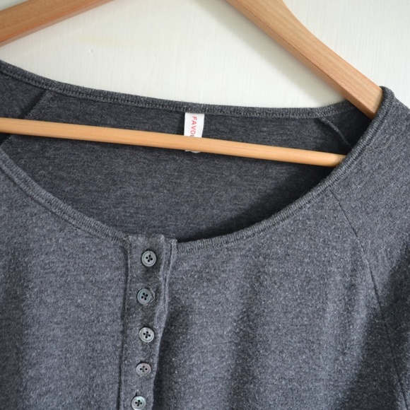 Women's Long Grey Shirt Size Large - Picture 3 of 5